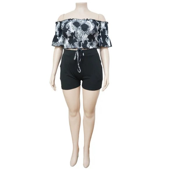 Women Creased Floral Printed Lace-Up Tube Crop Top Defined Waist Shorts Set - Picture 3 of 15